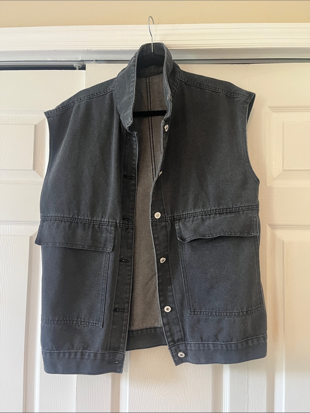 Sleeveless Vest Jacket - Black